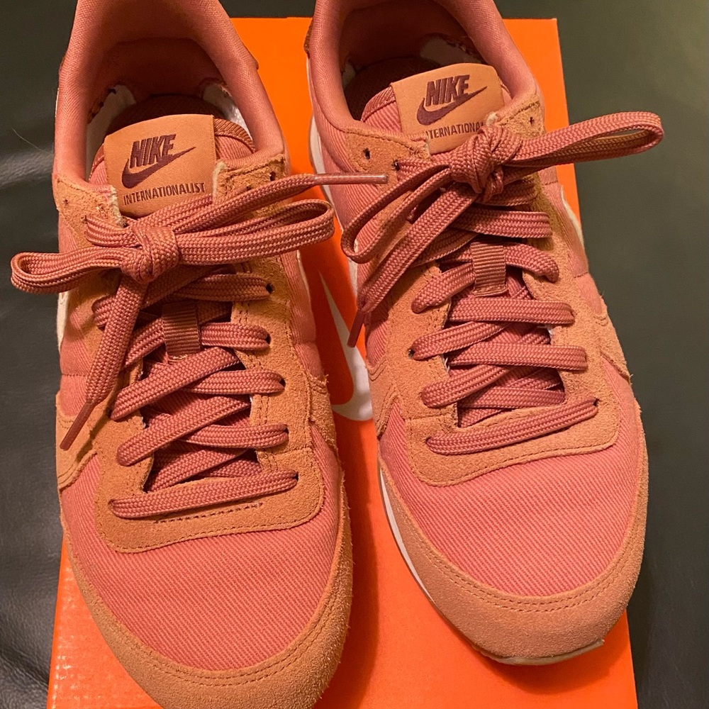 Nike Internationalist Low 7.5 Terra Blush Rose